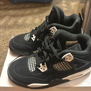 Jordan 4 Retro size 5Y black and white